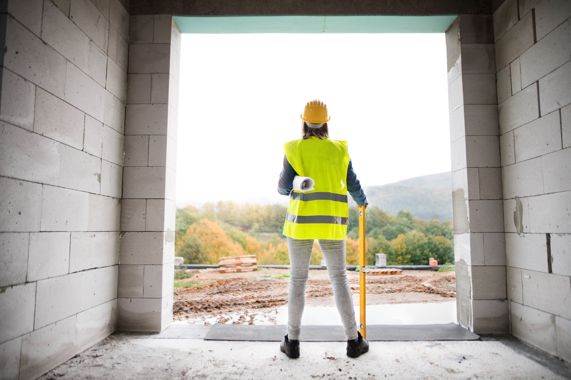 Bauleitung auf einer Rohbaustelle